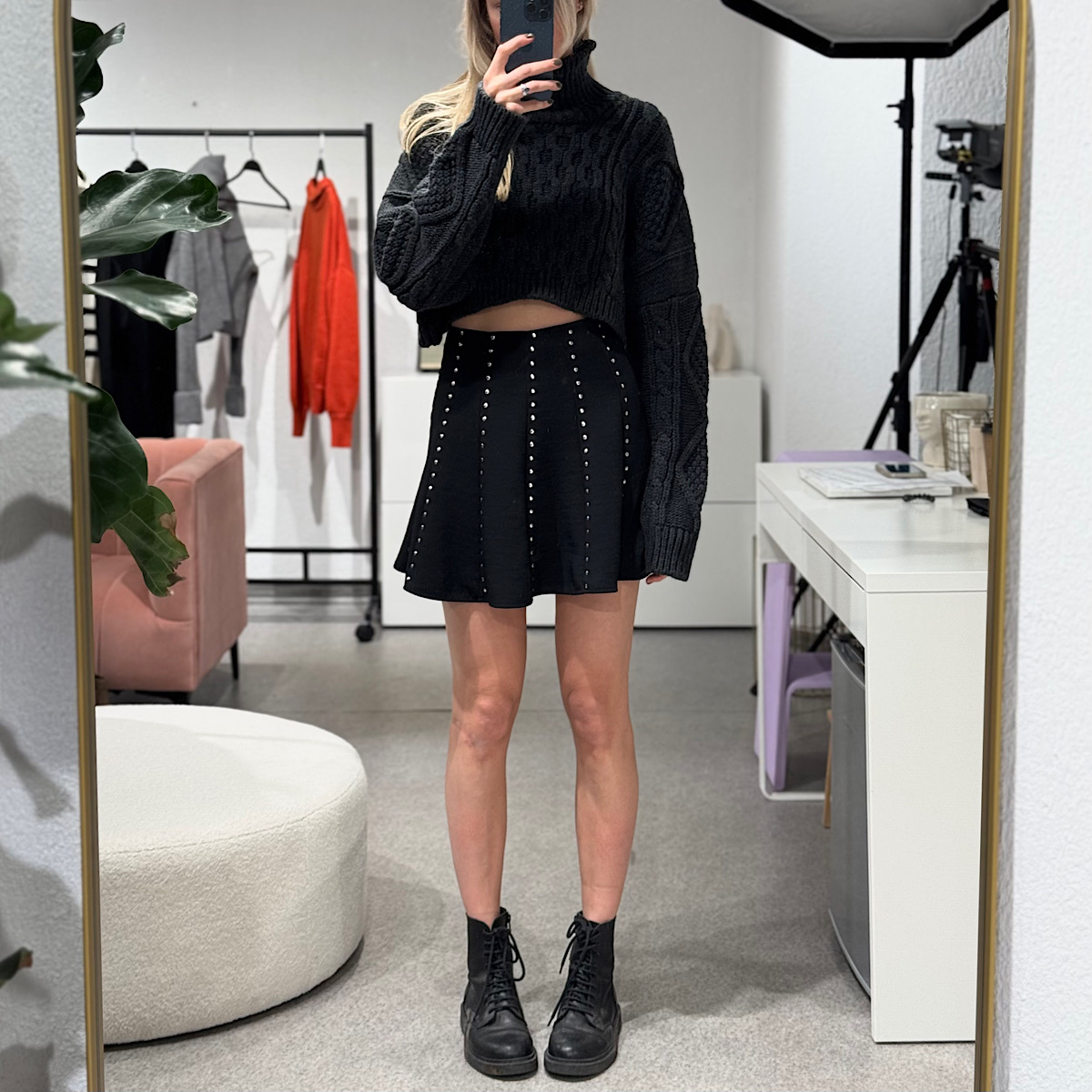 ЮБКА С ЗАКЛЕПКАМИ ZARA STUDDED MINI SKIRT BLACK M00548