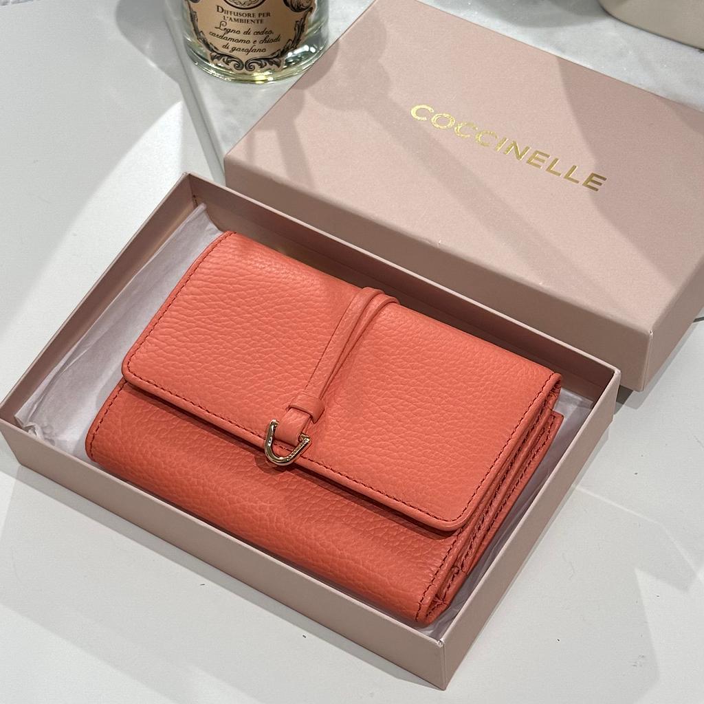 СРЕДНИЙ КОШЕЛЕК COCCINELLE MEDIUM WALLET Geranium / Персиковая герань M00682