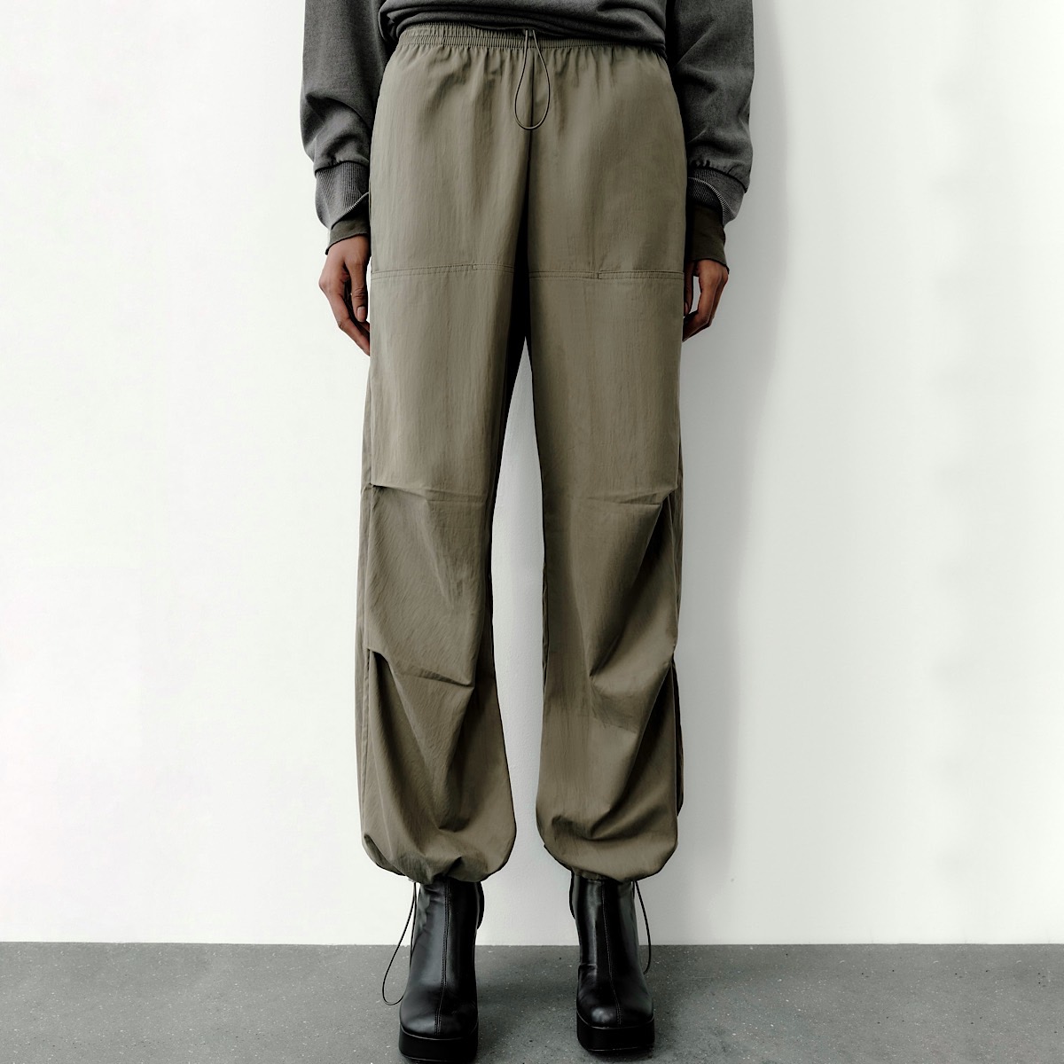 БРЮКИ ПАРАШЮТЫ ZARA ЦВЕТ ХАКИ M00439