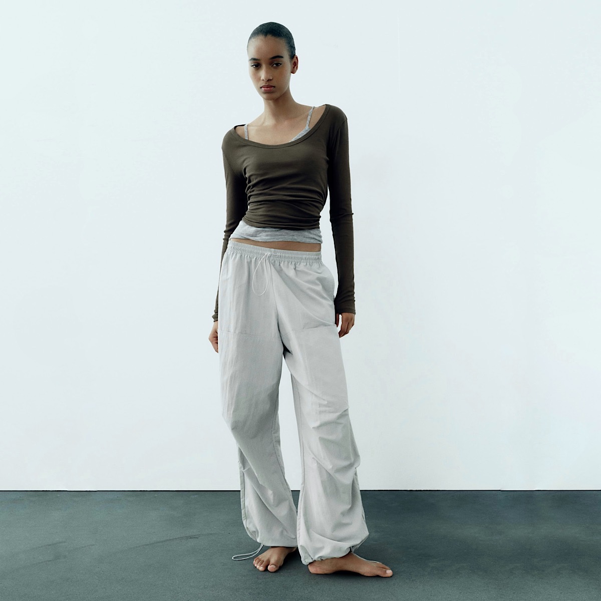 БРЮКИ ПАРАШЮТЫ ZARA ЦВЕТ СВЕТЛО-СЕРЫЙ M00438