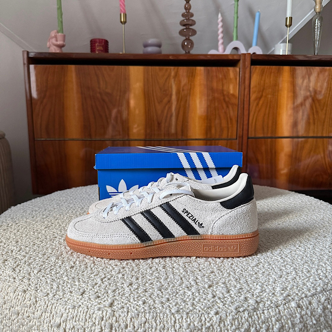 ADIDAS ORIGINALS HANDBALL SPEZIAL Albumin / cblack IF6562 M00778