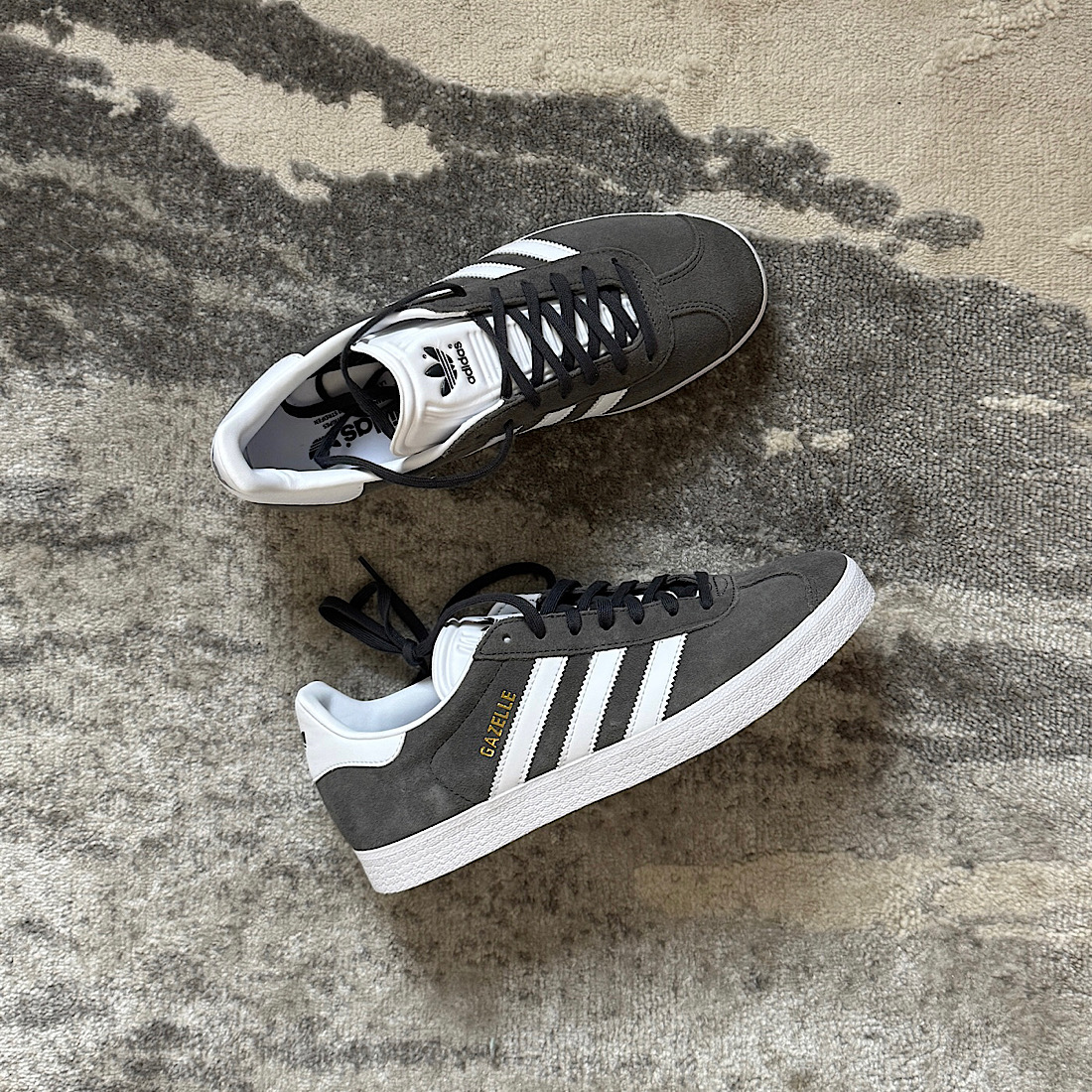 ADIDAS ORIGINALS GAZELLE Solid Grey / White / Gold Metallic M00717