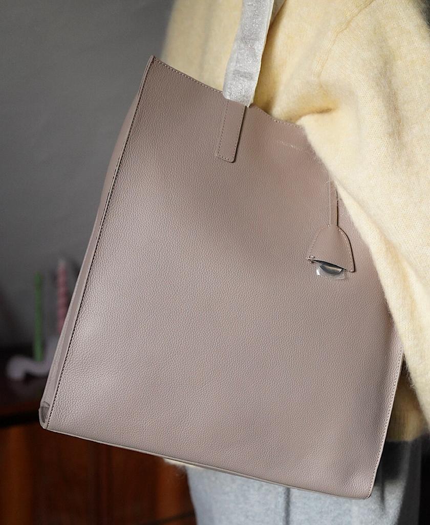 COCCINELLE EASY SHOPPING BAG Warm Taupe / Серо-бежевый