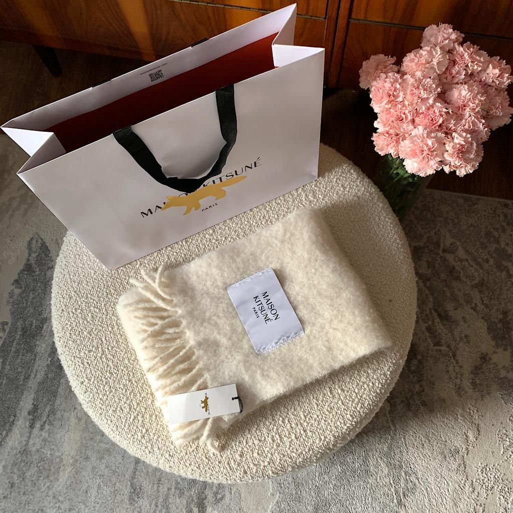 ШАРФ MAISON KITSUNÉ PLAIN FRINGED SCARF цвет Ecru / Экрю M00135