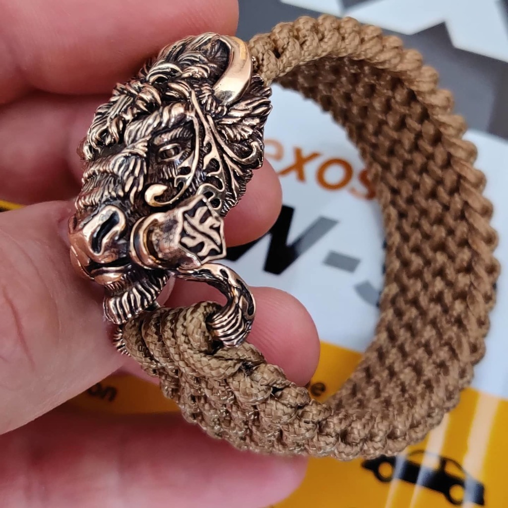 Браслет "Зубр", наборное плетение