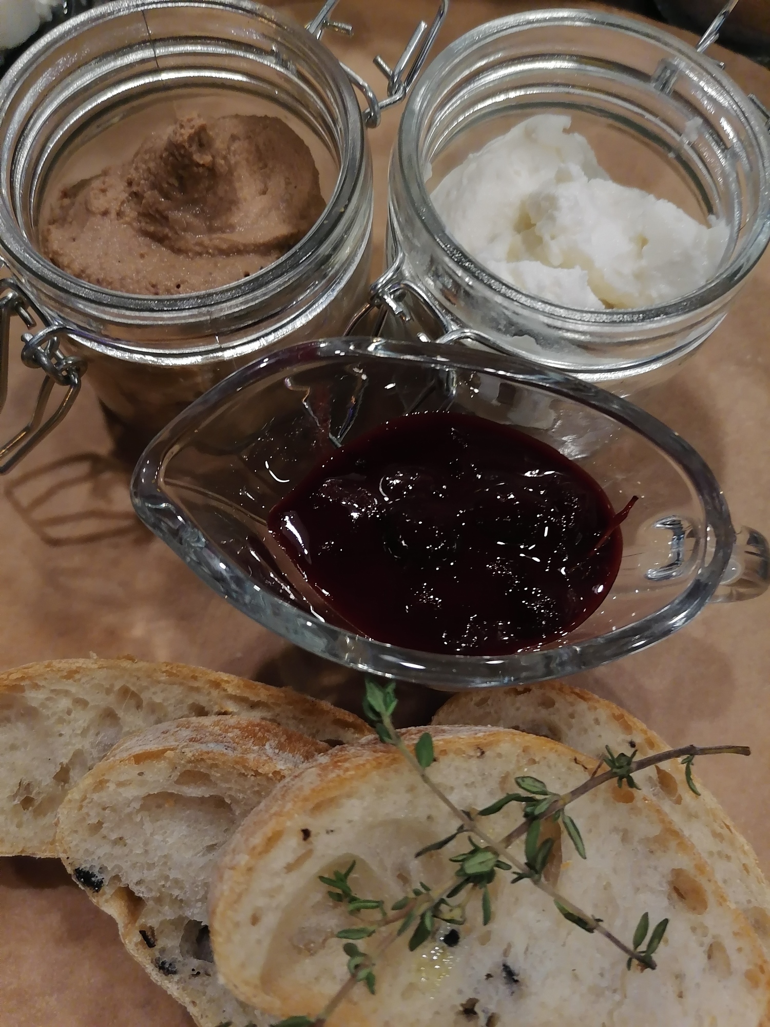 Паштет из куриной печени с риккотой и чиабаттой