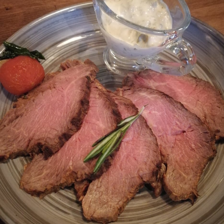 Ростбиф с соусом из каперсов