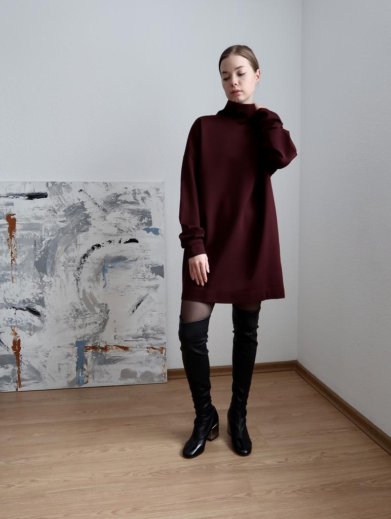 Платье со стойкой