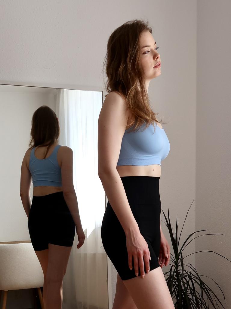 Топ на широких бретелях