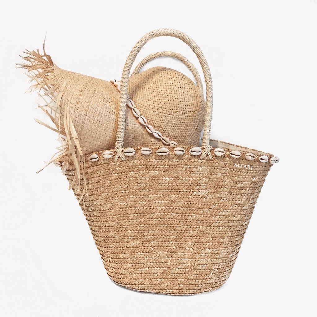 Сумка-корзинка из соломы с ракушками