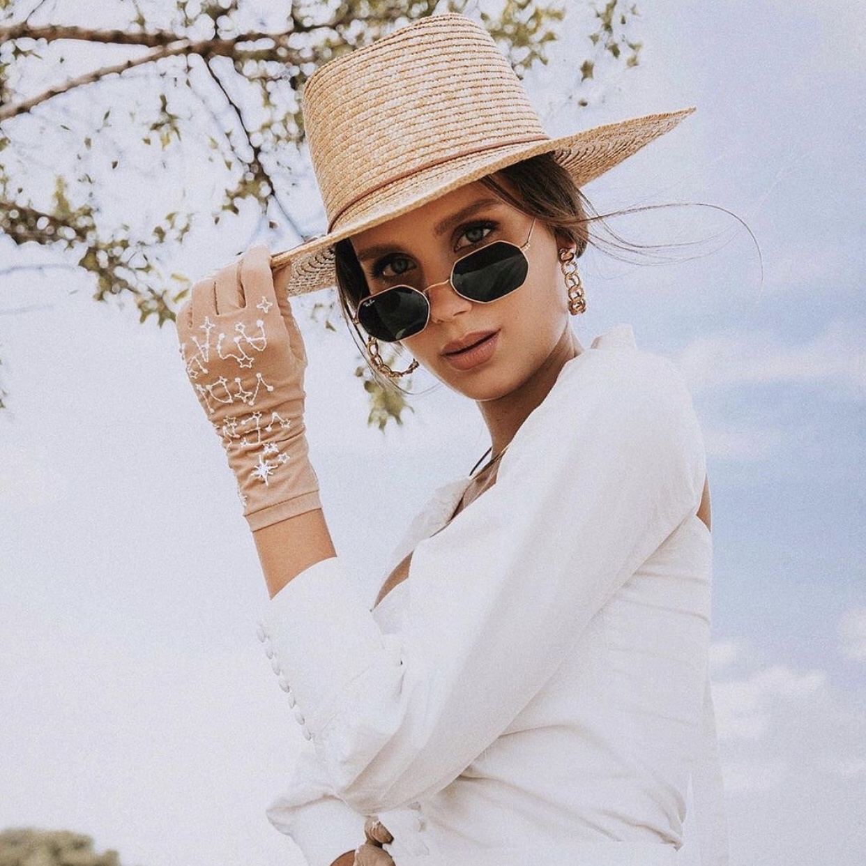 Шляпа федора SF03 из соломы с прямыми полями с замшевыми кисточками