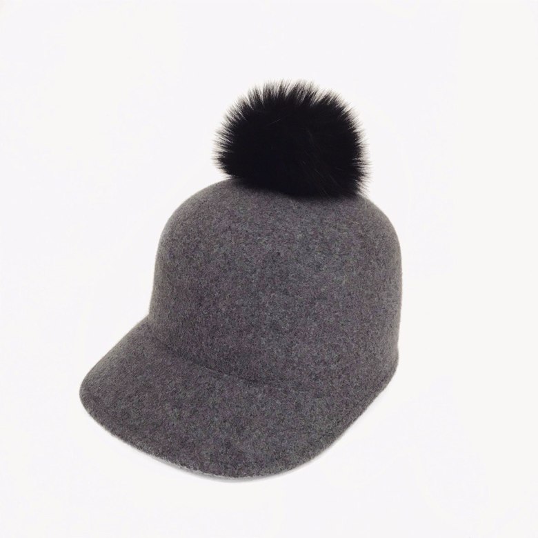 Бейсболка из фетра с помпоном из песца черного цвета/серый меланж