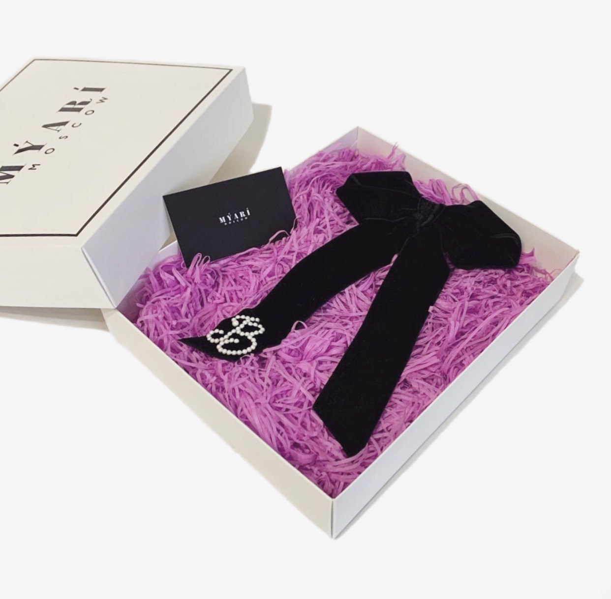 Заколка на бархатной основе ручной работы с жемчугом Swarovski