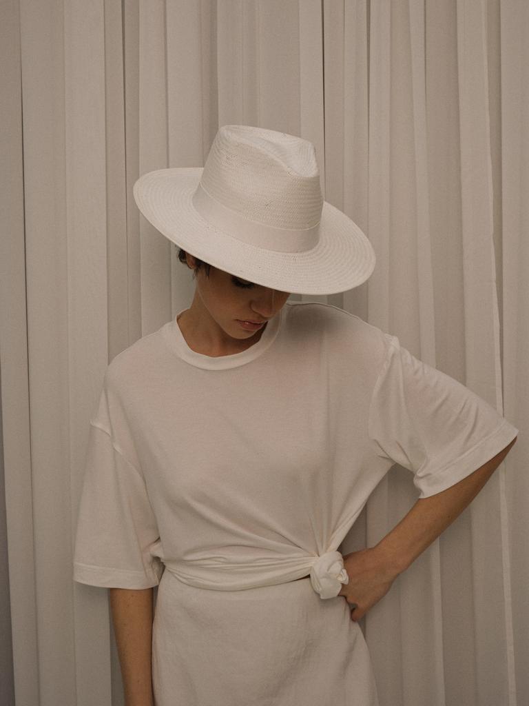 Шляпа федора FF03 из лозы/белая