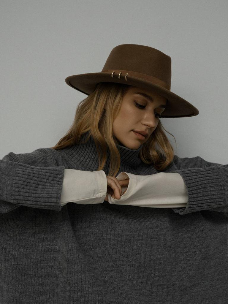 Шляпа федора FF03 широкополая с прямыми полями из фетра с пирсингом/кэмэл