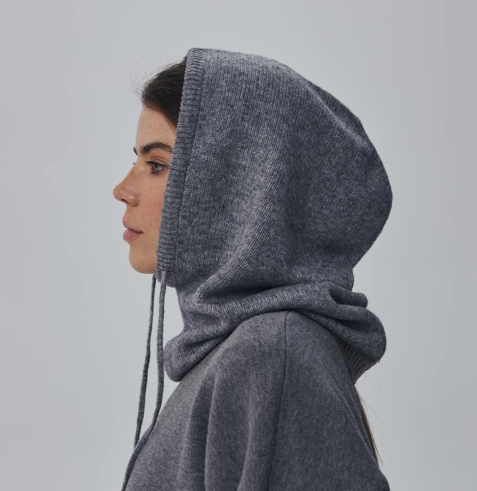 Капор из шерсти ягненка и кашемира/серый меланж