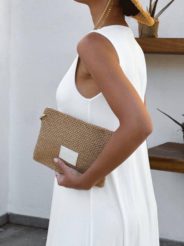 Косметичка из рафии ручной работы