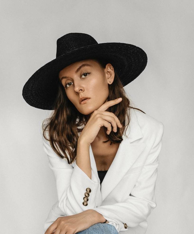 Шляпа федора широкополая из соломки/черная