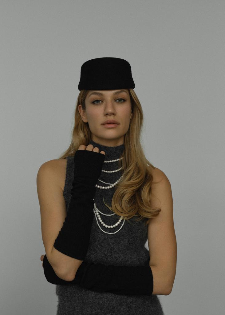 Шляпа-таблетка VOGUE из фетра/черный