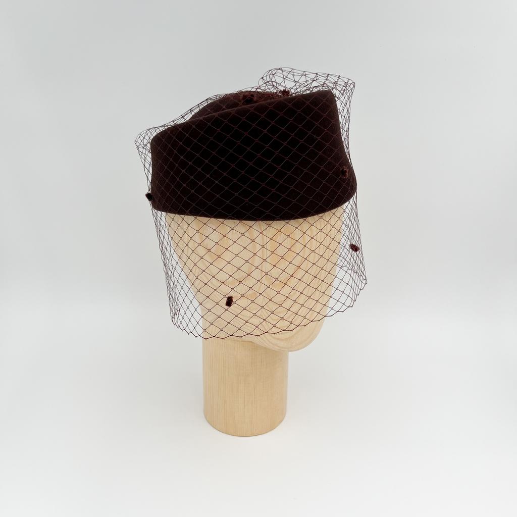 Шляпа-таблетка VOGUE из фетра с вуалью/шоколад