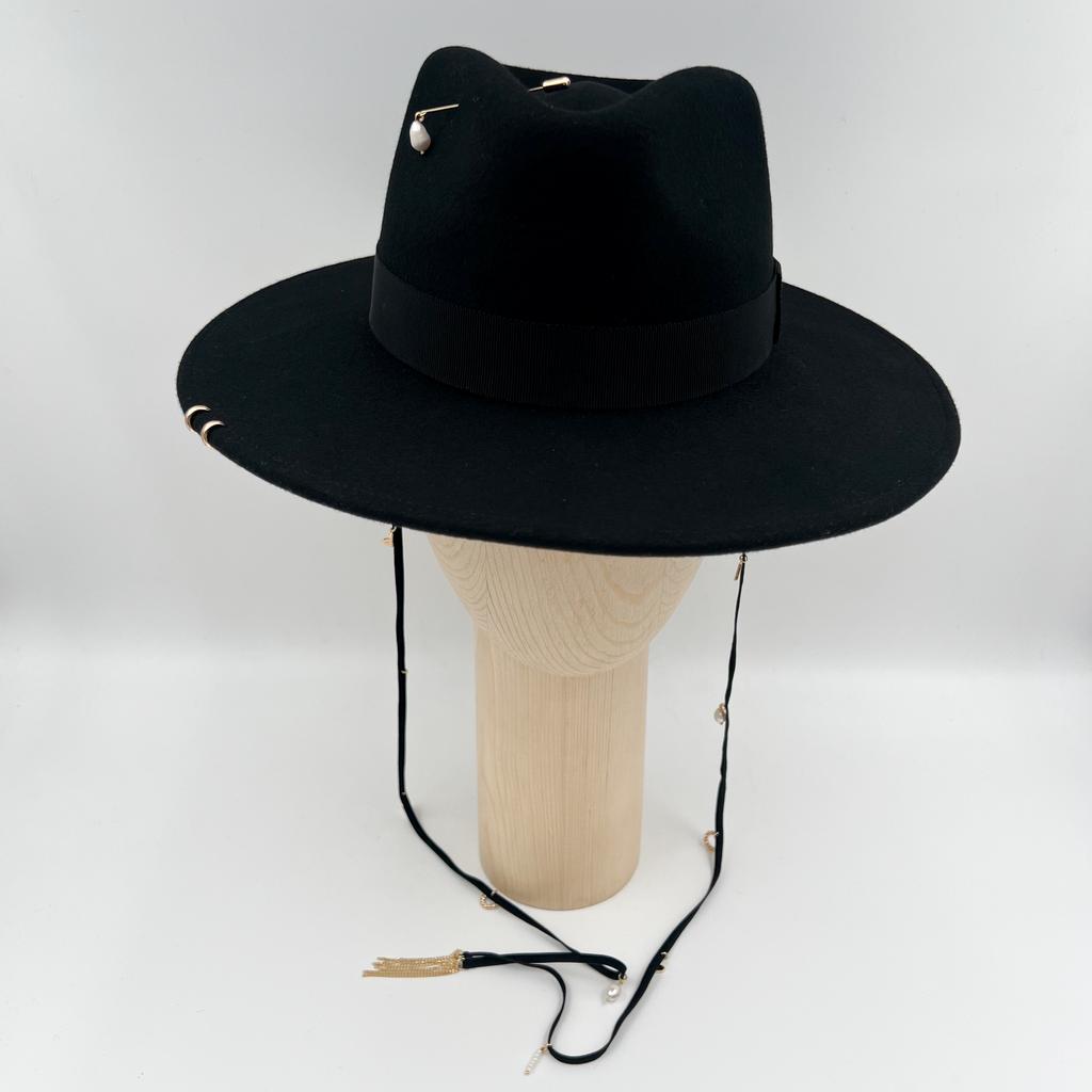 Шляпа федора из фетра с миниатюрами/черная