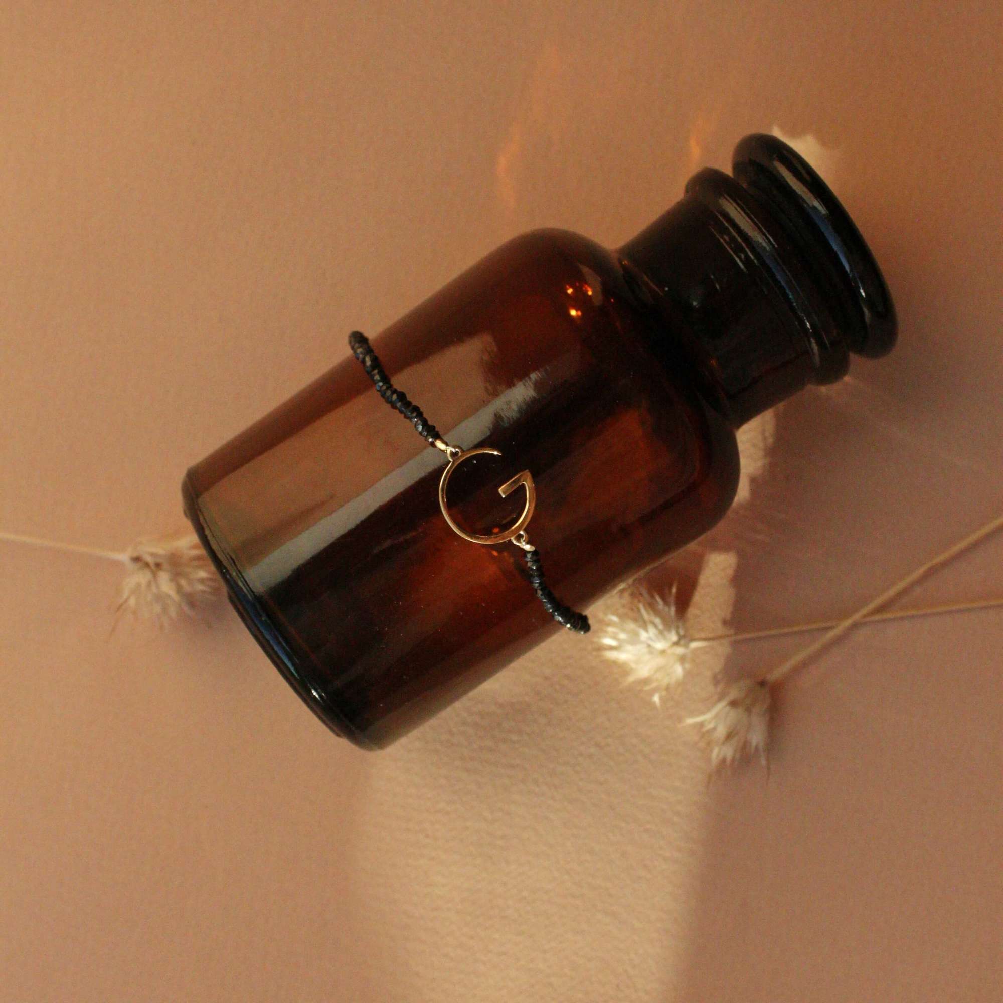 Браслет "G", черная шпинель