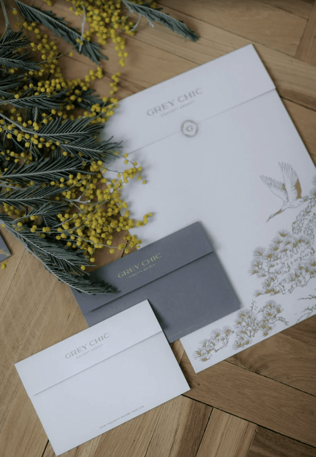 Папка, открытка, и фирменная лента GREY CHIC с доставкой по России и СНГ