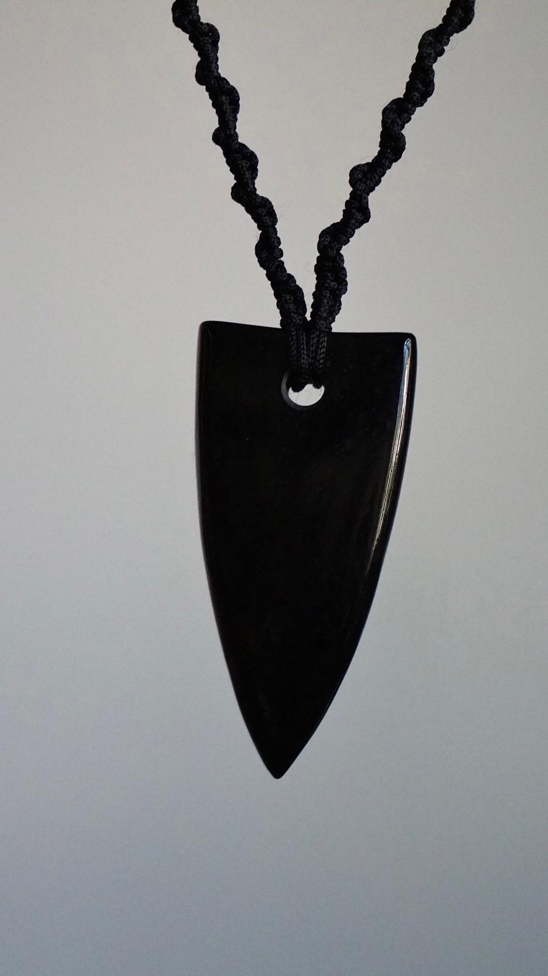 Нефритовый кулон