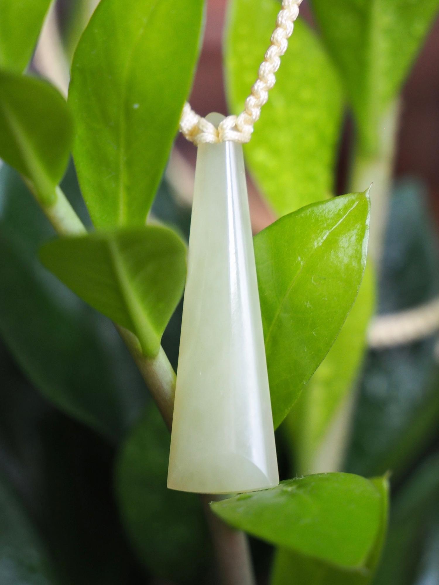 Нефритовая винтажная подвеска