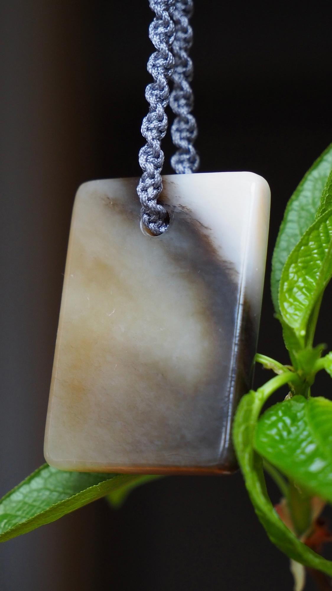 Кулон из нефрита