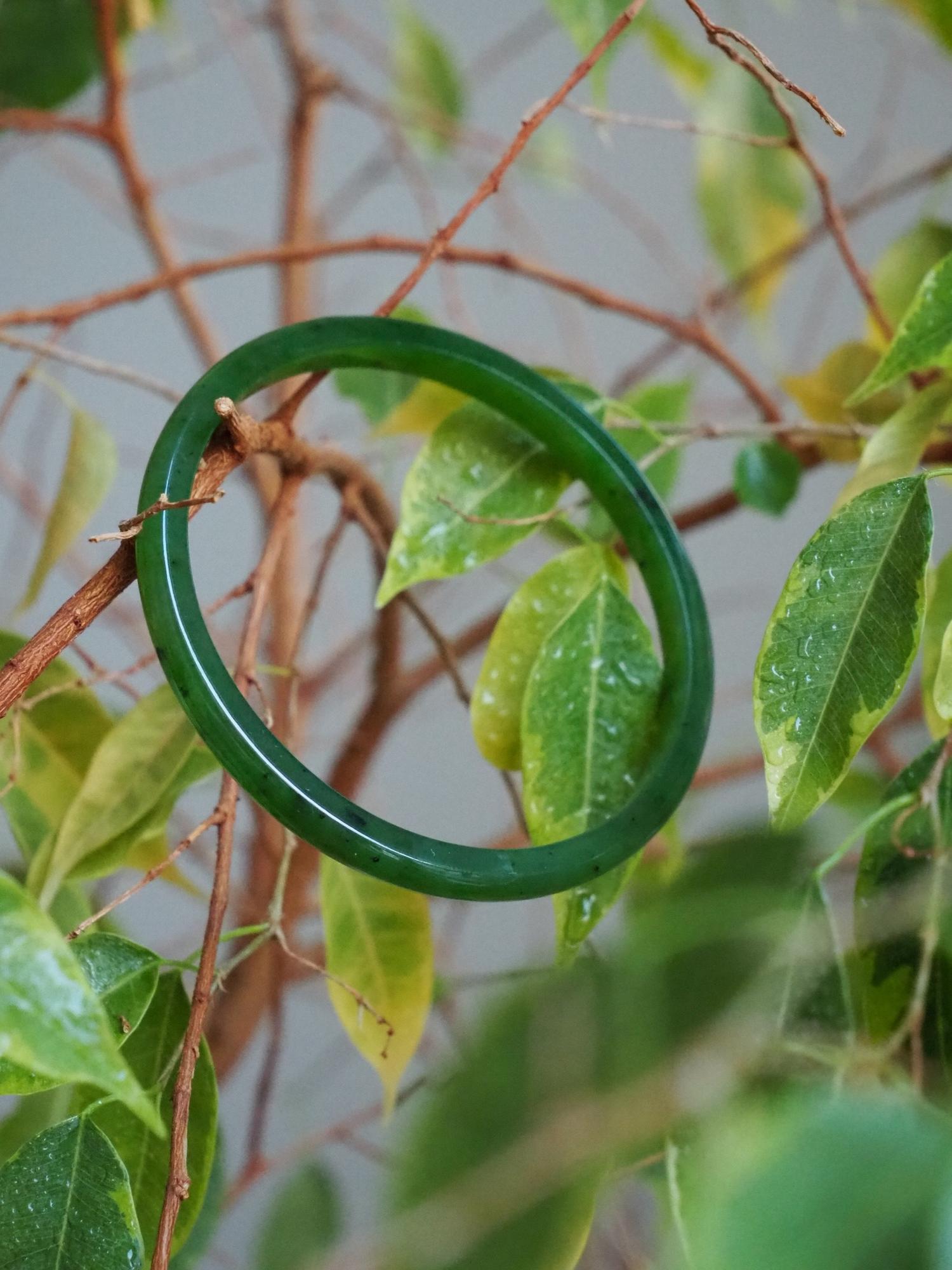 Нефритовый браслет / винтаж