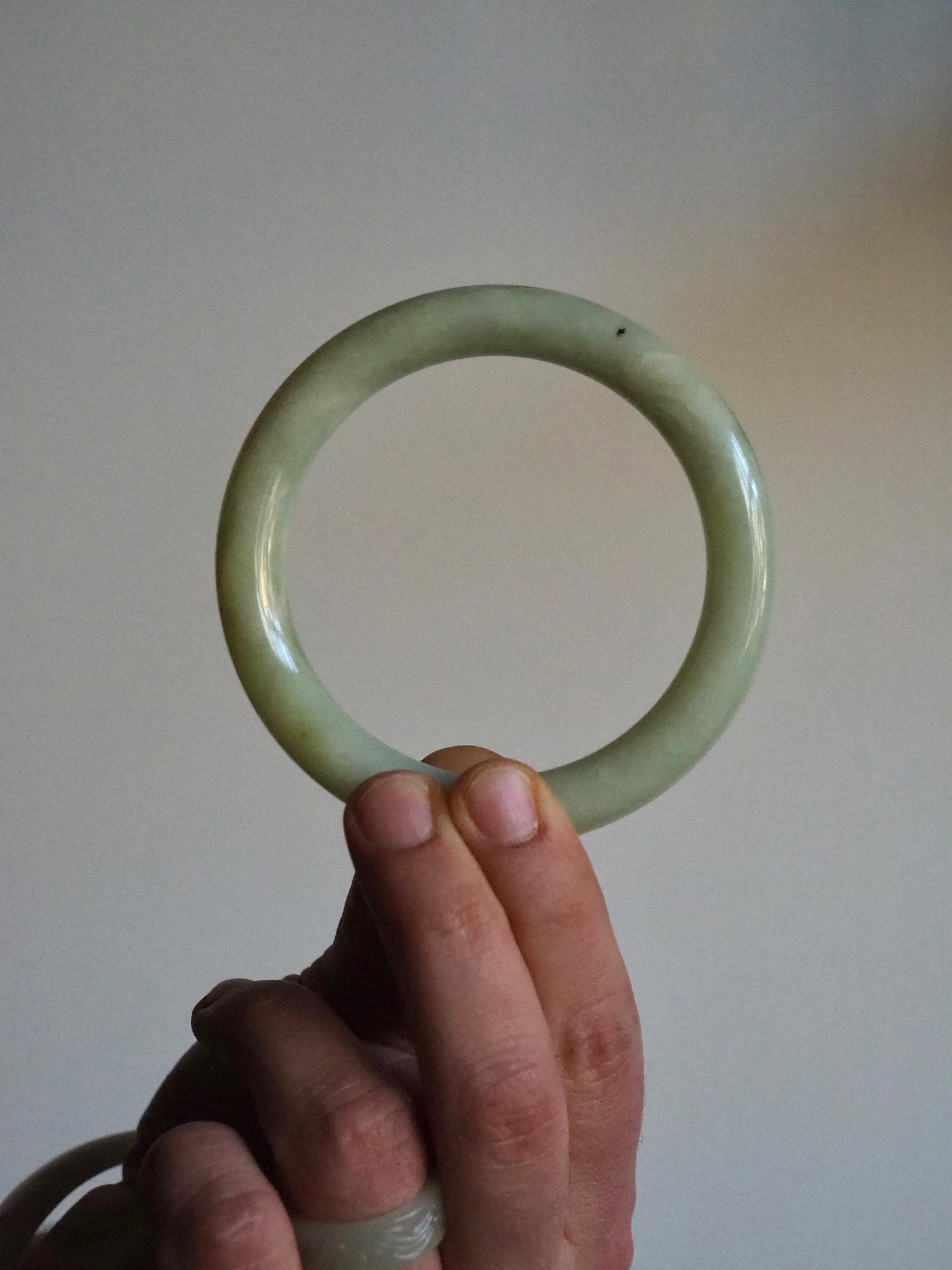 Нефритовый браслет