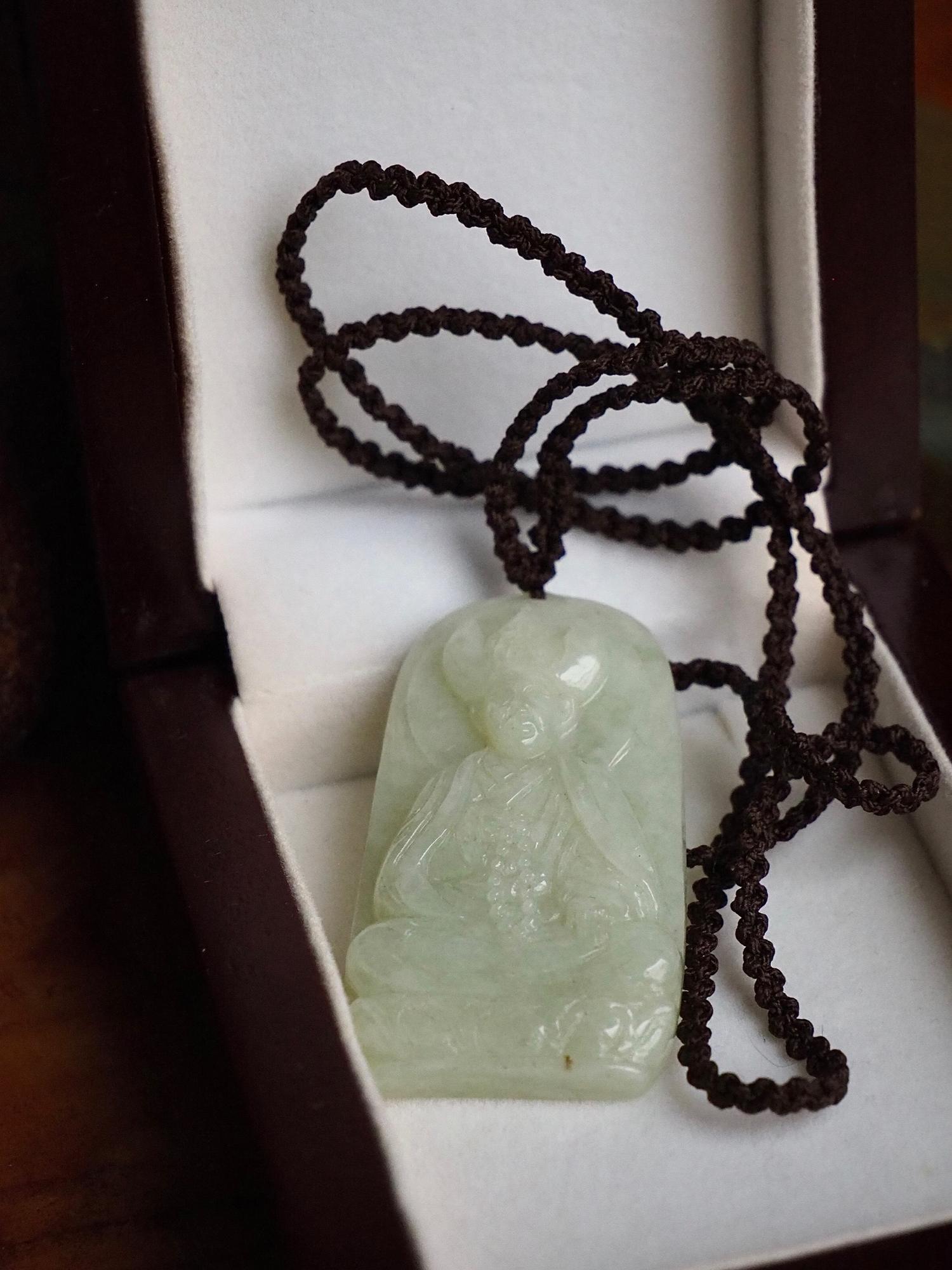 Нефритовая подвеска "Буддийский лама"