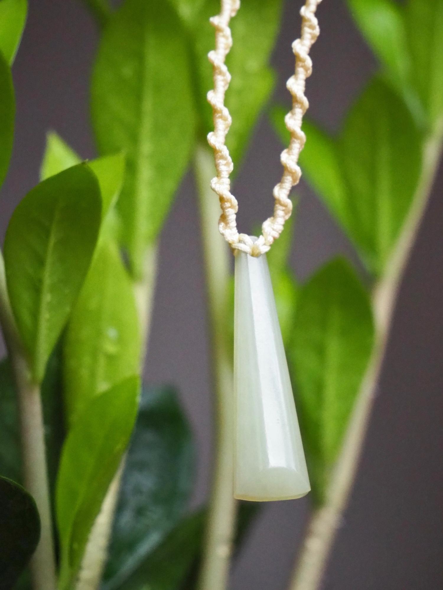 Нефритовый винтажный кулон