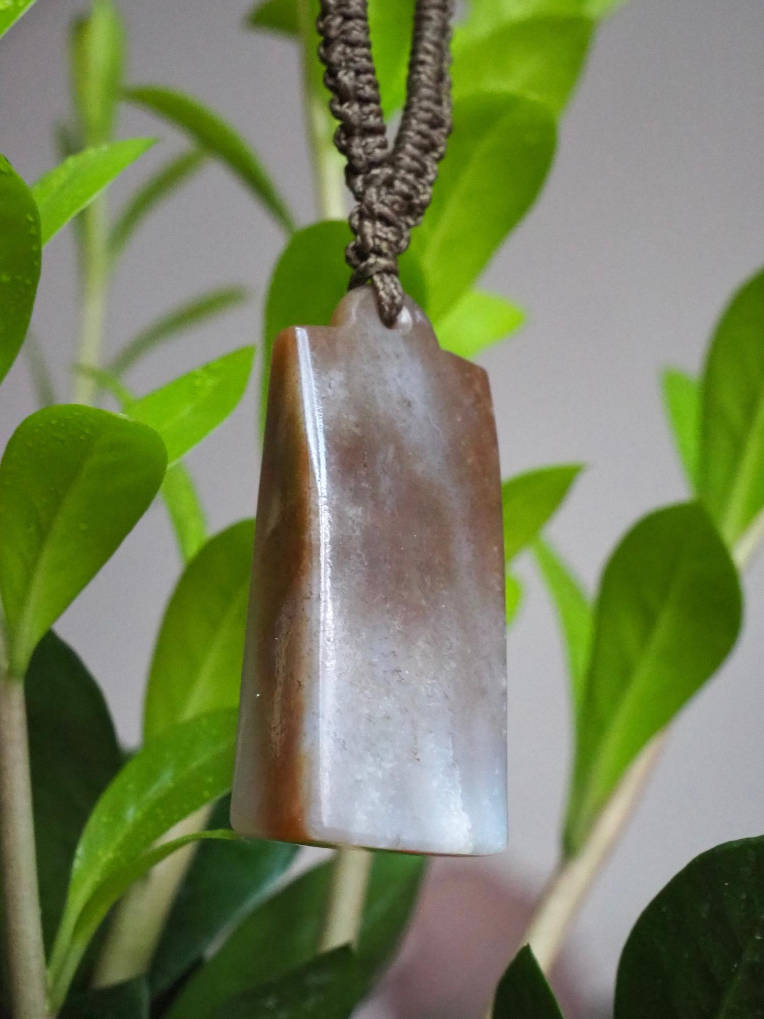 Нефритовый кулон