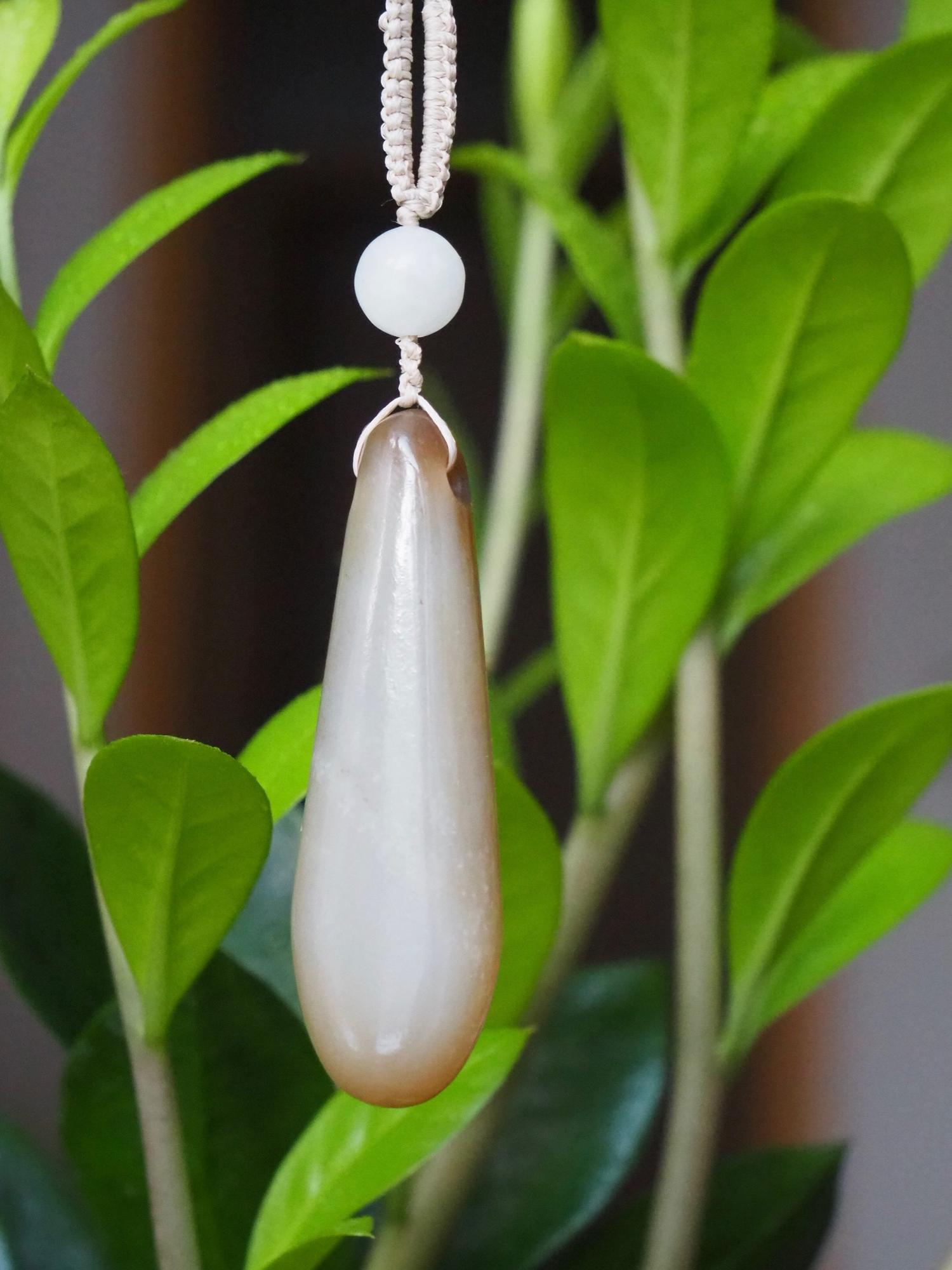 Нефритовый кулон