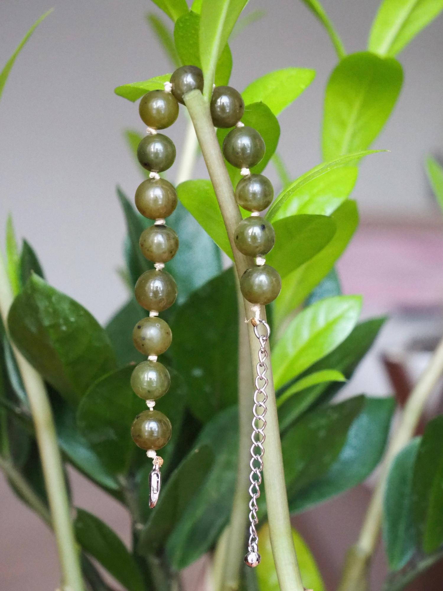 Нефритовый браслет из бусин / винтаж