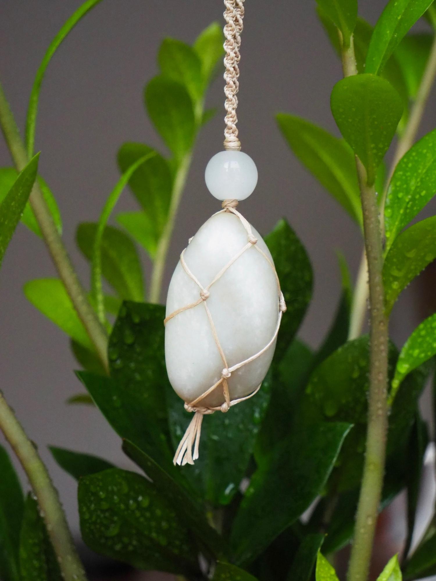 Нефритовый кулон