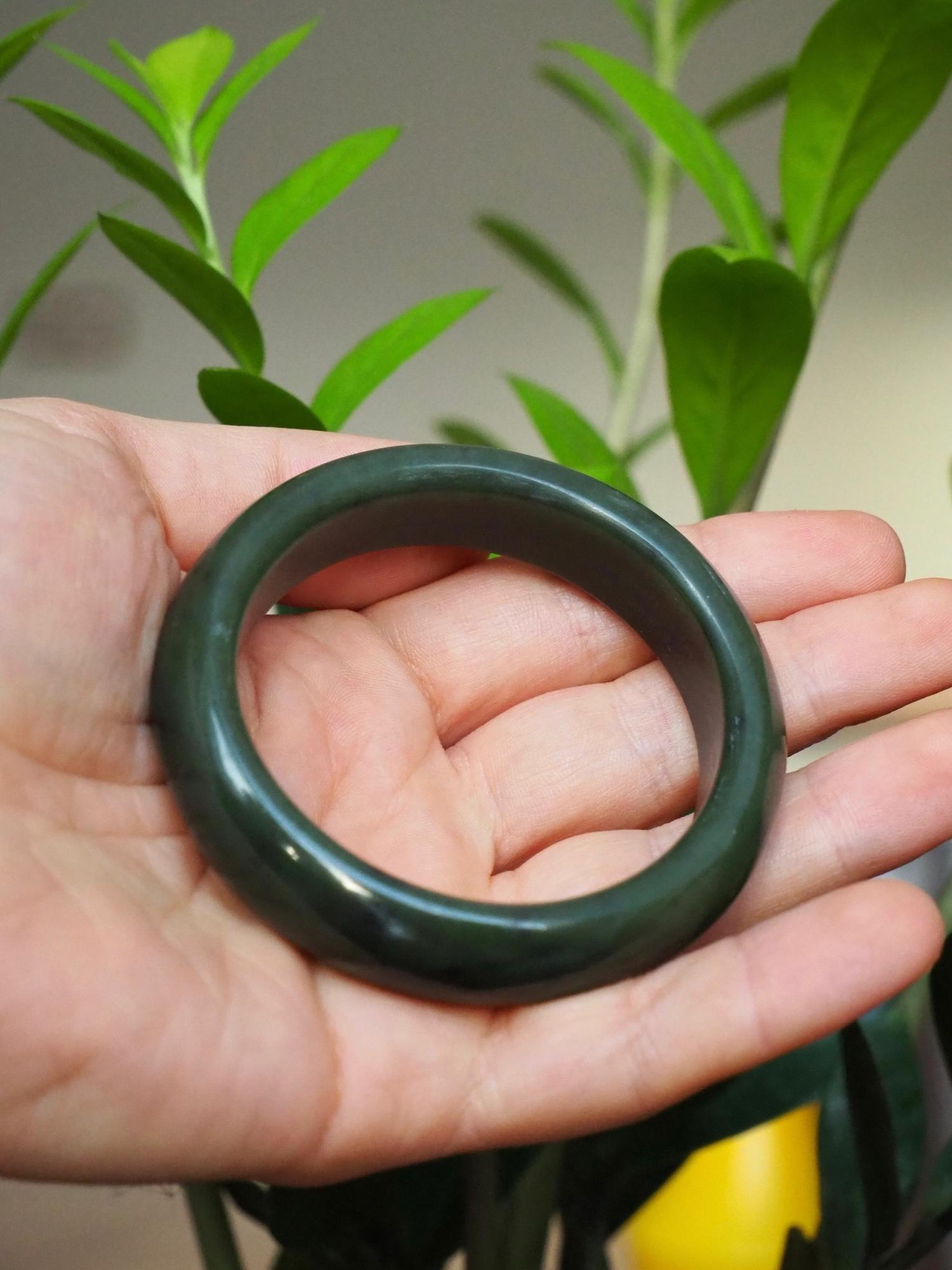 Нефритовый браслет