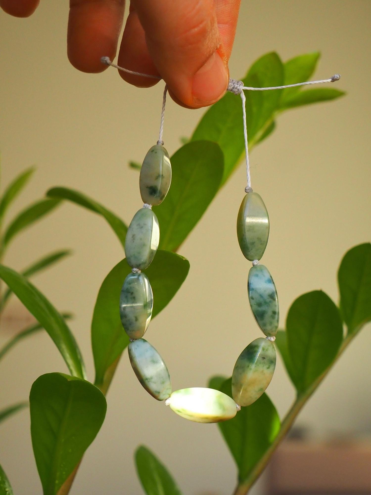 Браслет с нефритовыми бусинами