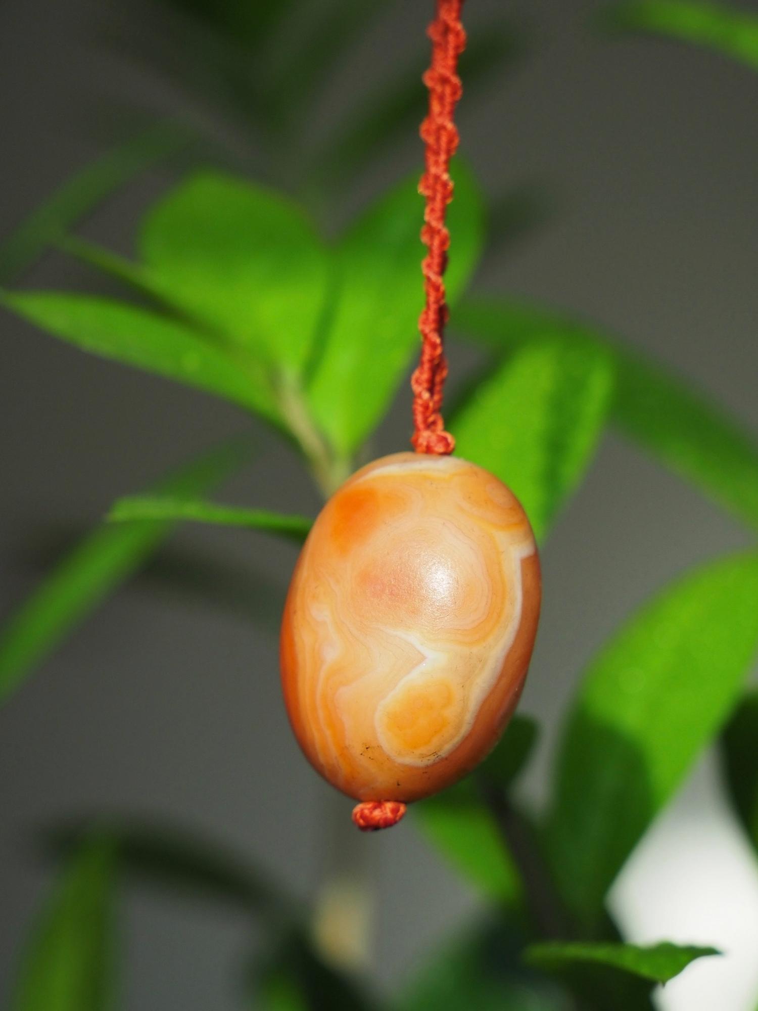 Старая бусина из сердолика