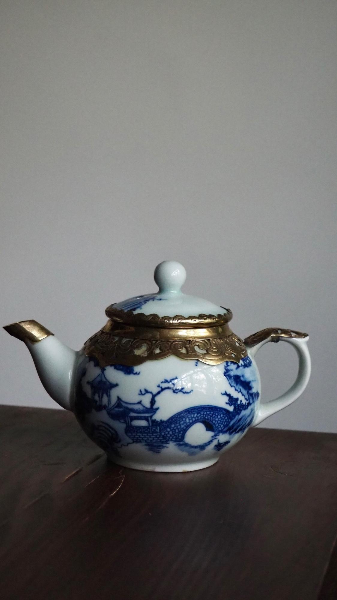 Фарфоровый чайник / винтаж