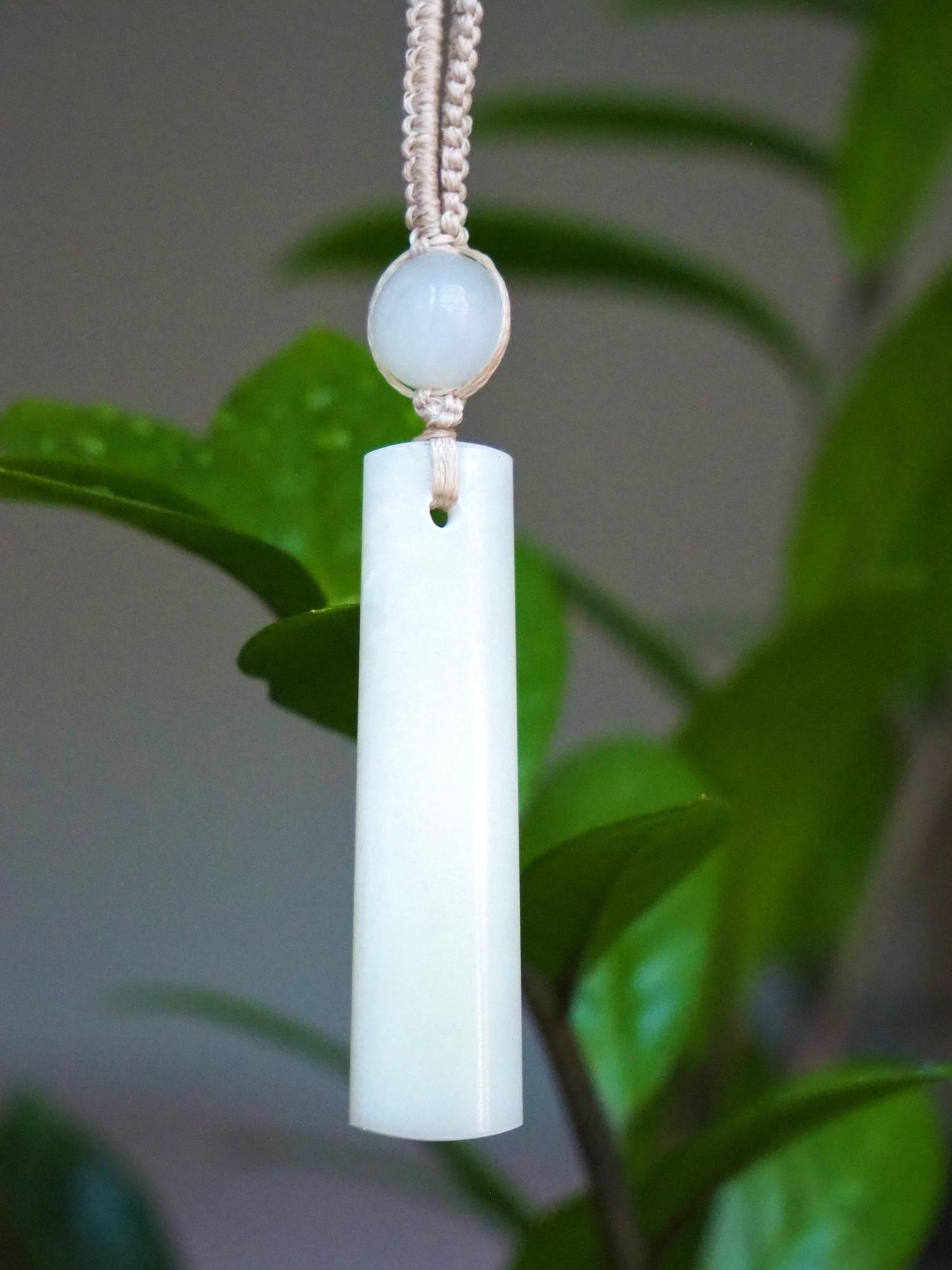 Нефритовый кулон