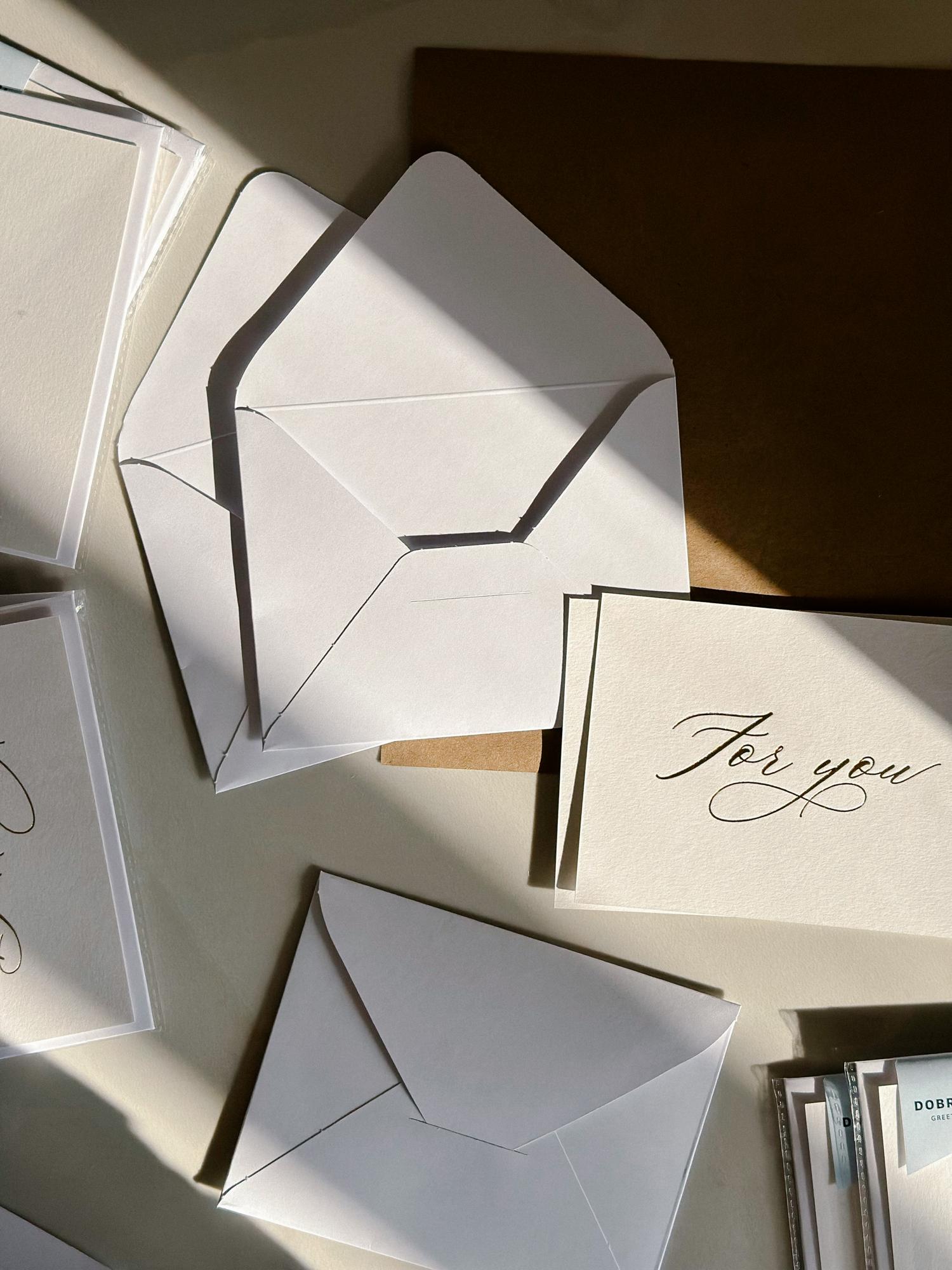 Белый классический конверт