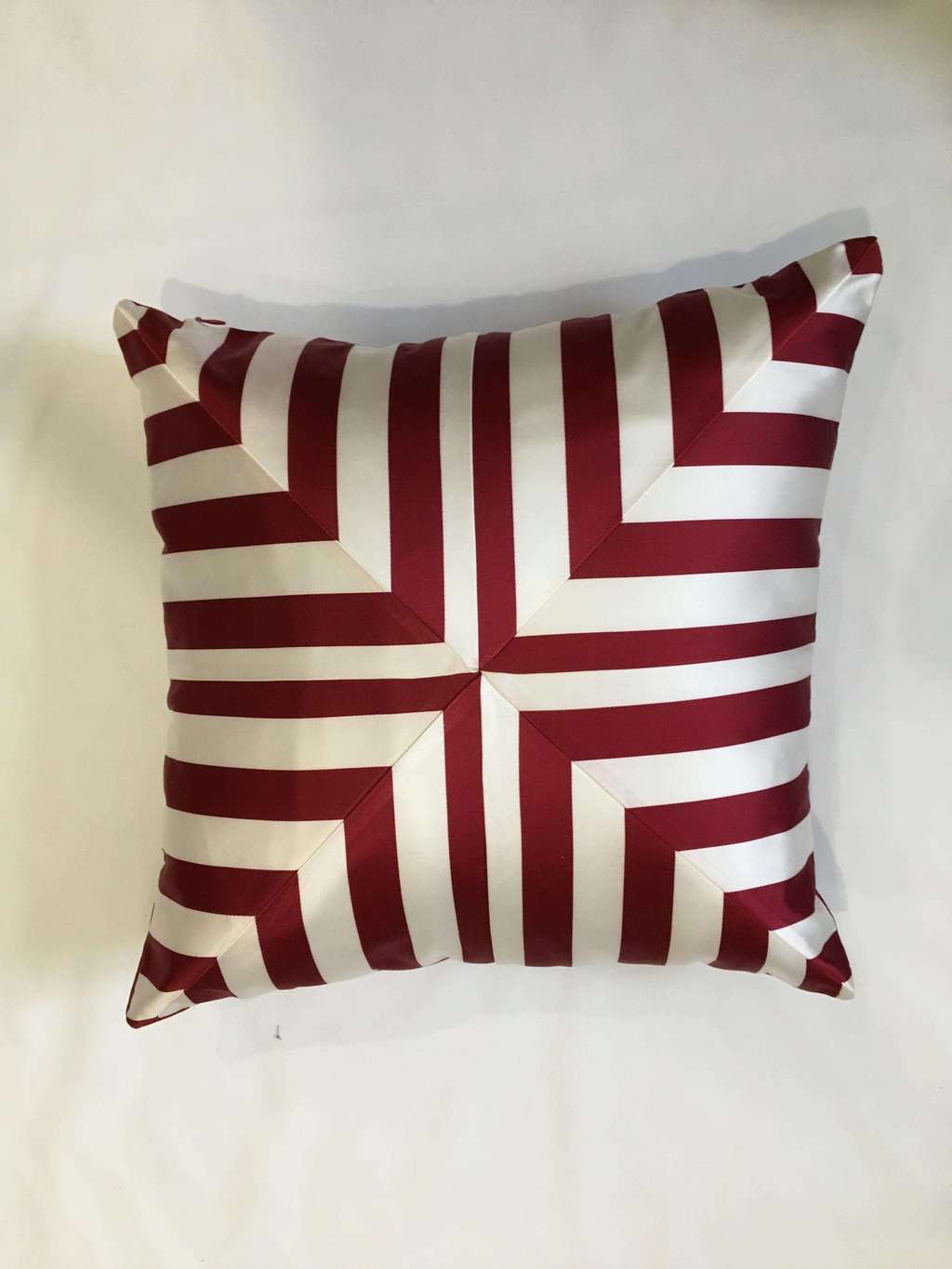 Красно-белые полосы