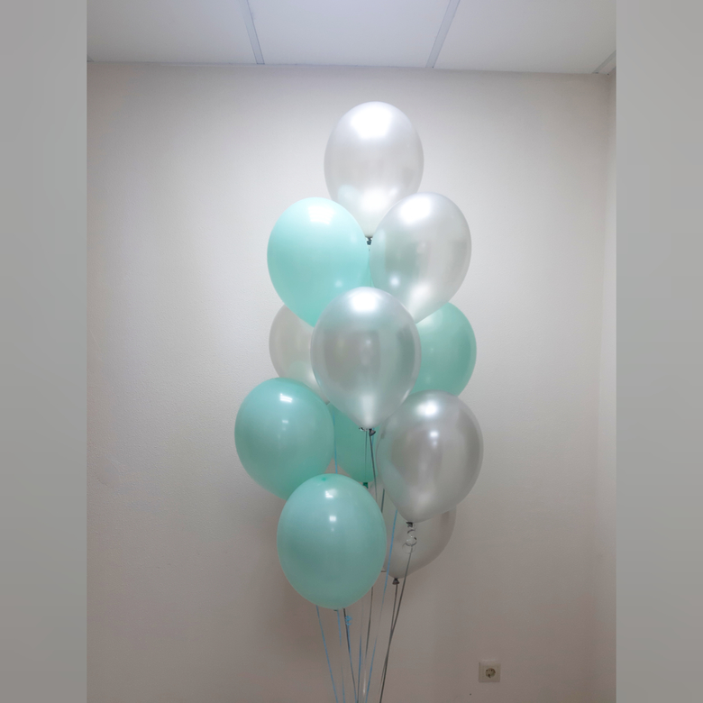 Букет 12 шаров с грузом