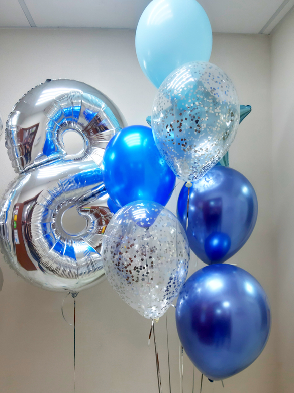 8 лет и букет из шаров