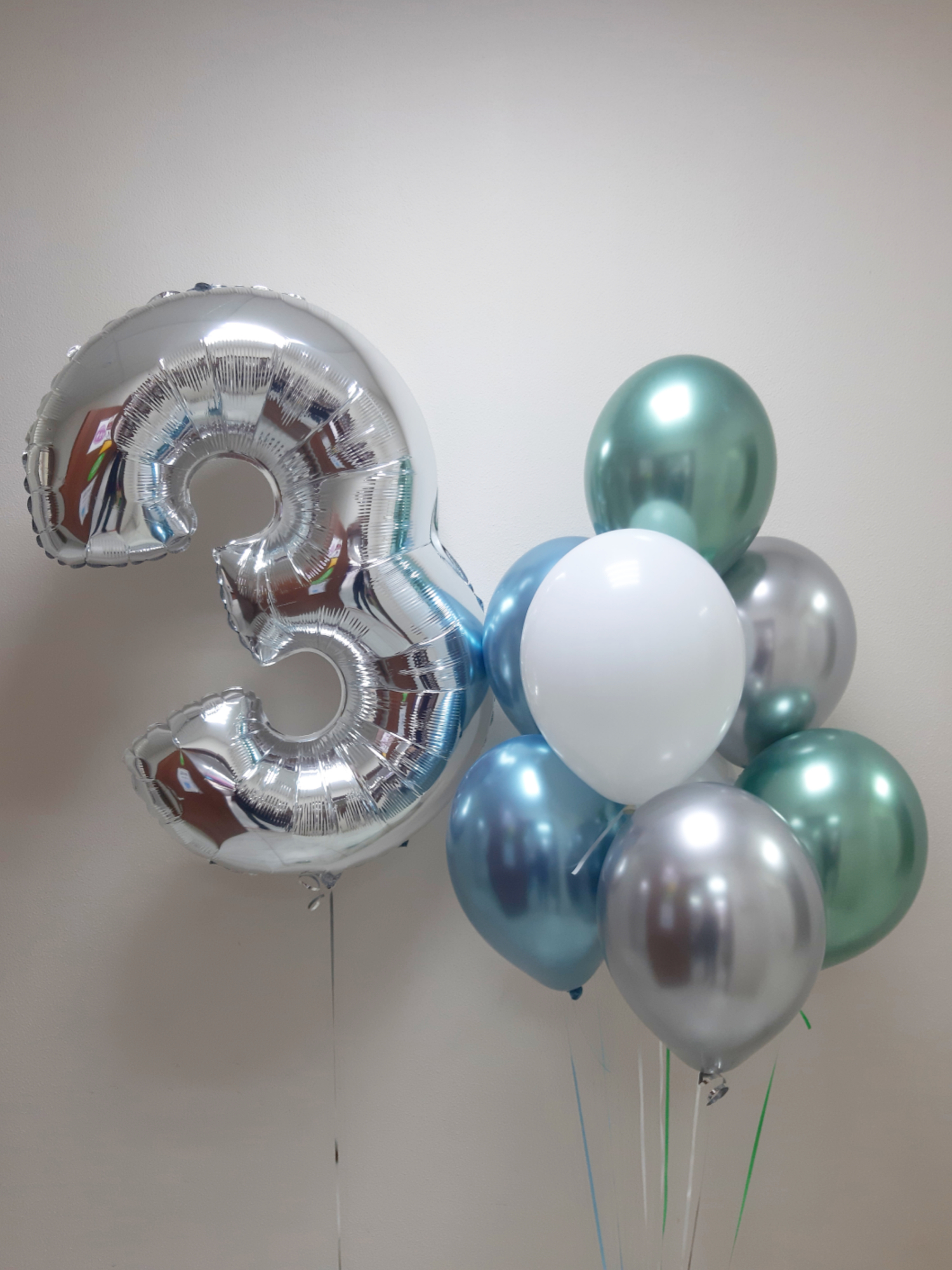 Цифра и букет шаров