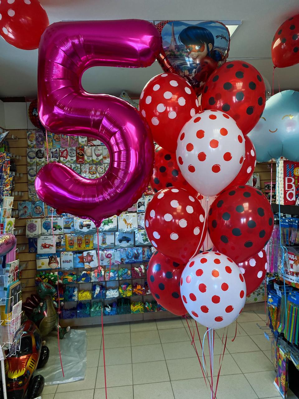 Для девочки Леди Баг букет с цифрой