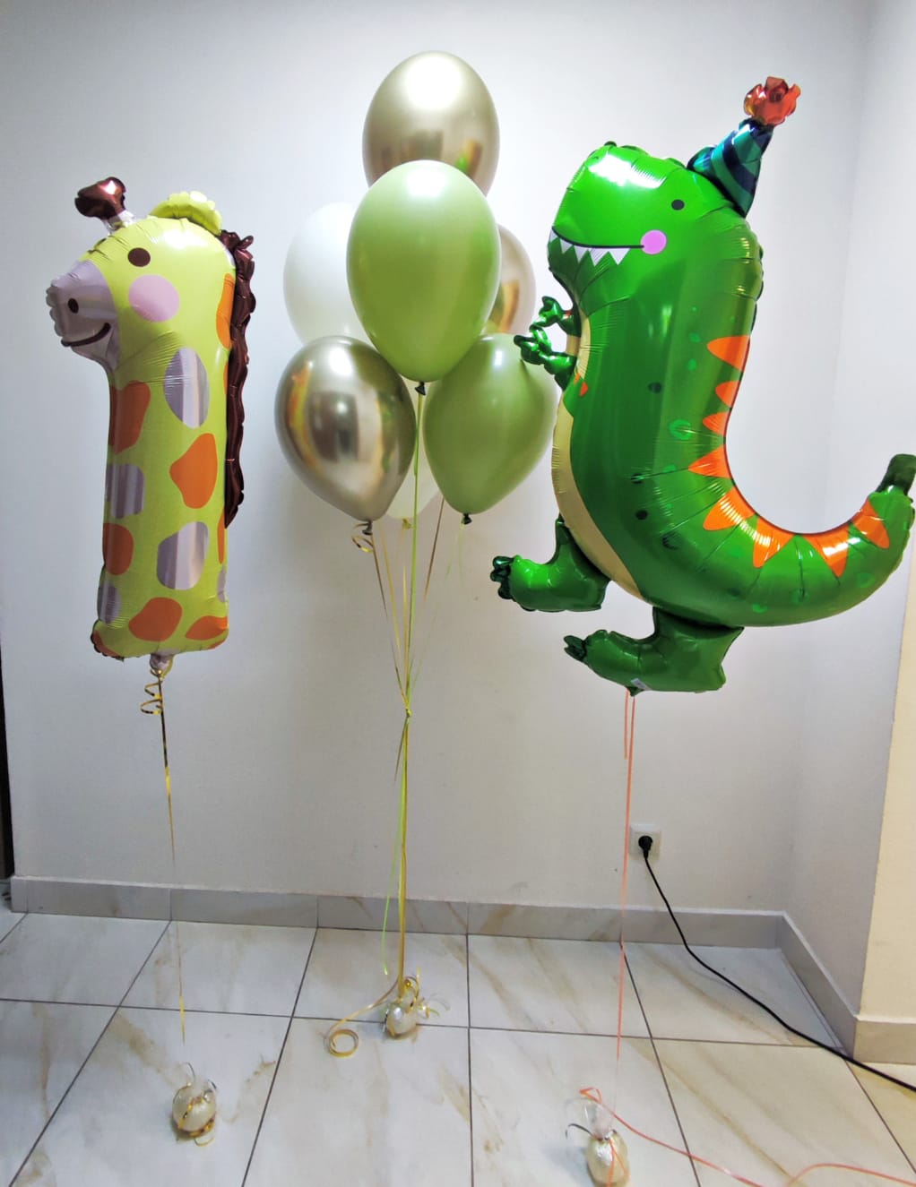 Дино,цифра и букет хром шаров